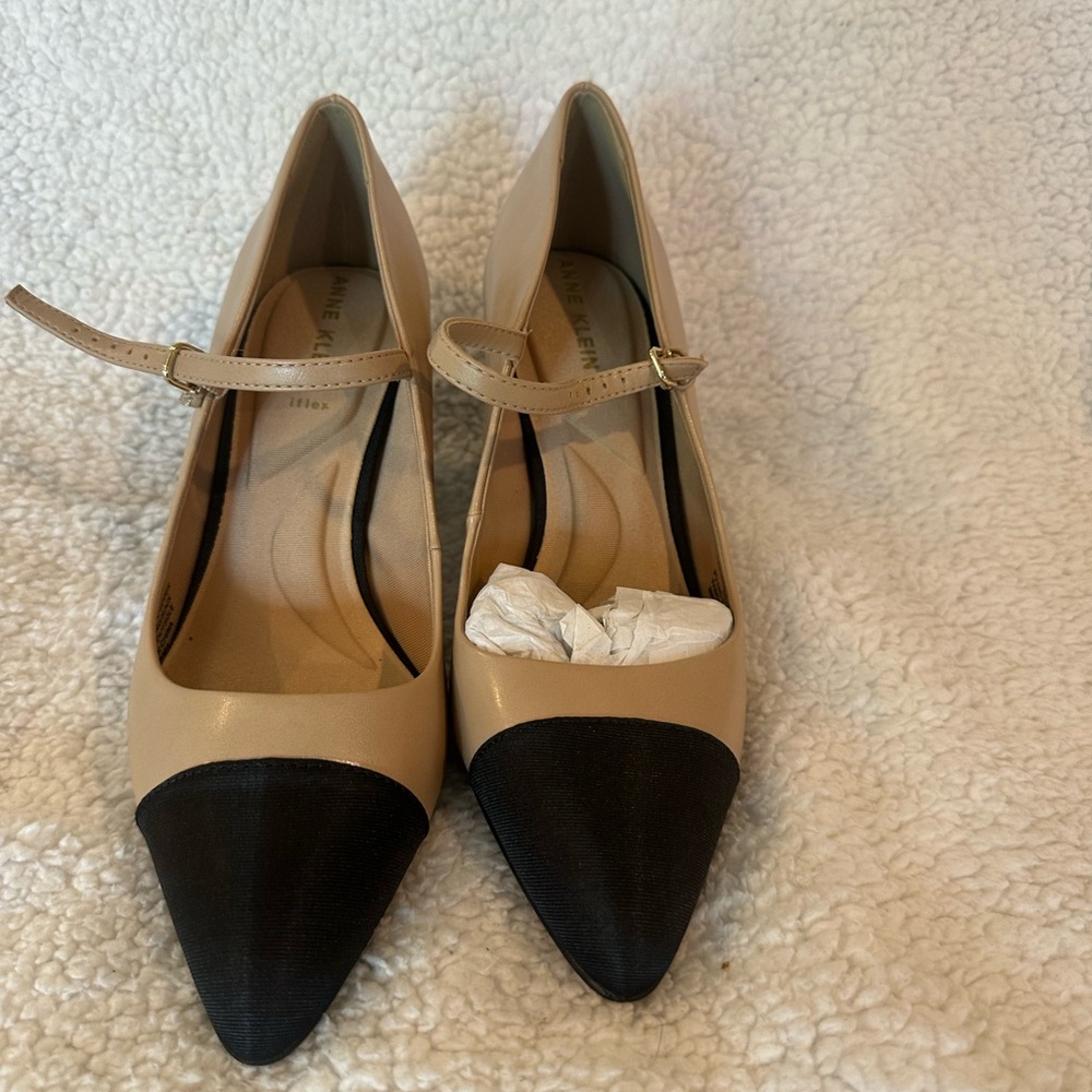 Anne Klein Elegant Tan and Black Women's Shoes size 9.5